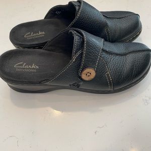 Women’s Clark’s Slip On Shoes size 6.5m